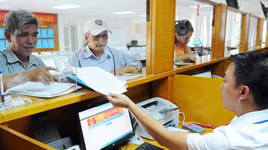 Hà Nội: Thưởng nóng cán bộ, công chức phục vụ nhân dân xuất sắc