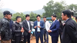 Phát hiện trông giữ xe tự phát thu tiền gấp 2-3 lần quy định tại đền Sóc và Phủ Tây Hồ