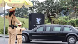 Ngắm siêu xe "quái thú" chuyên phục vụ Tổng thống Mỹ chạy trên phố phường Hà Nội