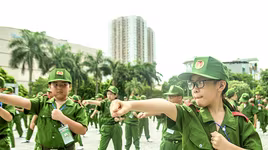 [ẢNH] Các "chiến sỹ" nhí hăng say tập võ trên thao trường