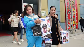 Hà Nội: Ấm áp nghĩa tình "Tết sum vầy" phục vụ công nhân về quê đón Tết