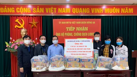 [CLIP] Nhà hảo tâm ở Nam Đồng kể chuyện người đi ô tô cũng đến nhận quà dành cho người nghèo...