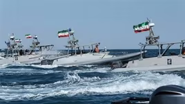 Mỹ cảnh báo tàu nước ngoài tránh xa chiến hạm của họ ít nhất 100m