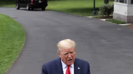 Ông Trump: Vụ cảnh sát xô người biểu tình 75 tuổi ngã chảy máu đầu là dàn dựng