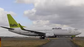 Phi công bị đuổi khỏi buồng lái vì có hơi men