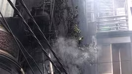 Cháy nhà 3 tầng trên phố Khương Trung