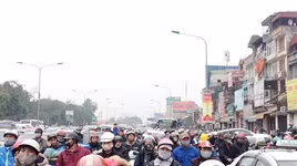 Phương tiện tăng nhanh, ý thức kém, ùn tắc còn kéo dài ở Thủ đô