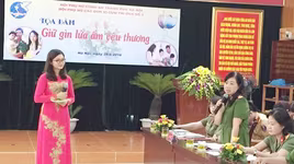 Phụ nữ công an giữ lửa gia đình