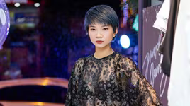 Từ bỏ "tóc bờm ngựa", siêu mẫu Hạ Vy chất lừ với tóc tém