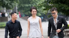 Phùng Bảo Ngọc Vân rạng rỡ làm giám khảo bên ca sĩ Đinh Mạnh Ninh