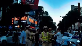 Rút "đồ" để giải quyết va chạm giao thông, lái xe taxi lập tức bị tổ công tác 141 khống chế