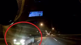 Phẫn nộ cảnh chiếc ô tô rọi pha sáng lóa, chạy ngược chiều Đại lộ Thăng Long