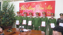 Khen thưởng Công an Hà Nội phối hợp hiệu quả, phá án nhanh vụ đối tượng sát hại lái xe taxi ở Mỹ Đình