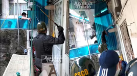 [CLIP] Tận mắt chứng kiến Cảnh sát đặc nhiệm quyết liệt khống chế kẻ ngáo đá cố thủ