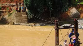 Cứu trợ khẩn cấp người dân bị ảnh hưởng lũ quét tại Lào Cai