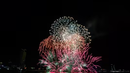 Nhìn lại những màn pháo hoa ngoạn mục sau 4 đêm thi DIFF 2017