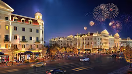 Du khách Hạ Long chờ trải nghiệm mua sắm mới trên "con phố thời trang" phong cách châu Âu