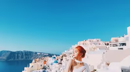 Hương Giang Idol "chơi bạo" thực hiện MV tại Santorini