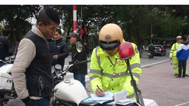 Xử phạt 102 trường hợp người đi bộ vi phạm Luật Giao thông