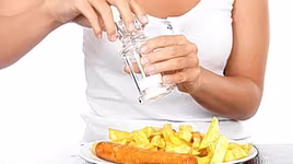 Hậu quả của việc lạm dụng muối trong ăn uống