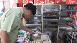 Bánh Trung thu "ngoại" 3.000 đồng/chiếc, sử dụng... vô thời hạn