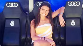 Nữ trọng tài xinh đẹp bất ngờ treo còi, chuyển sang làm bình luận viên