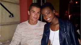 Ronaldo khoe ảnh ăn tối với siêu mẫu của Victoria’s Secret