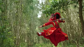 Hoàng Yến Chibi hé lộ tạo hình cổ trang lung linh trong MV "Cánh hoa tổn thương"