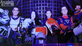 Xem mô tô bay do các nghệ sĩ quốc tế trình diễn