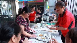 Xem người Hà Nội làm bánh trôi, bánh chay trong Tết Hàn thực