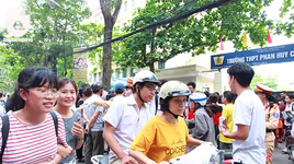 Thí sinh vui vẻ vì đề thi các môn Khoa học tự nhiên không quá khó