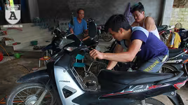 Cửa hàng sửa xe miễn phí cho người dân vùng lũ tại Chương Mỹ