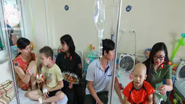 Trung thu sớm cùng các bệnh nhi Viện K