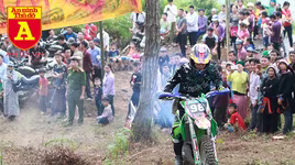 Xem những tay đua mô tô trình diễn ở Cao nguyên đá Hà Giang