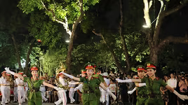 Ngắm những "bóng hồng" trong Đoàn nghi lễ Công an nhân dân