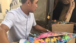 CSGT thu giữ một xe tải "nhồi" đầy đồ chơi trẻ em không rõ nguồn gốc