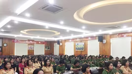 Chăm lo sức khỏe hội viên phụ nữ Công an Hà Nội