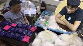 Bí mật bên trong chiếc ba lô trên xe taxi