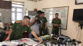 Khám phá ổ nhóm 'tín dụng đen' tổ chức đánh bạc cực lớn, thu trên 1 tỷ đồng