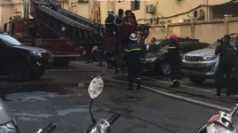 Lực lượng cứu hộ hướng dẫn thoát nạn cho gần 60 người dân trong đám cháy ở 71 Nguyễn Chí Thanh