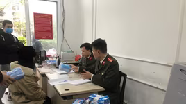 Thu giữ lô khẩu trang 'khủng' chuẩn bị tuồn lên biên giới Lào Cai