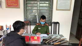 Công an quận Đống Đa tuyên truyền, vận động người dân giao nộp vũ khí, vật liệu nổ