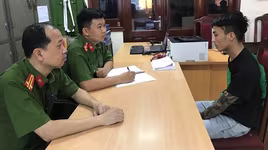 Trốn truy nã về tội cướp tài sản, gã trai đi xe khách về Hà Nội bị bắt giữ