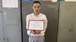 Gã đàn ông 'ma mãnh' giấu ma túy trong cánh cửa xe ô tô