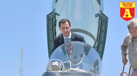 Tổng thống Syria Bashar Al-Assad ngồi "Kẻ tấn công sát sườn" Su-35, lướt qua "Kẻ hủy diệt" BMPT-72 của Nga
