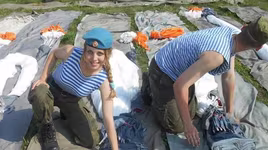 Đẹp mê mẩn như nữ binh sĩ nhảy dù Nga