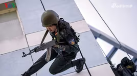 Báo Trung Quốc khen ngợi kỹ năng tác chiến của nữ cảnh sát đặc nhiệm Việt Nam