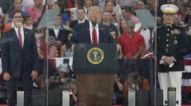 [ẢNH] Ông Trump khoe về 'chiến thần' F-22 dịp quốc khánh khiến giới chuyên gia bật cười