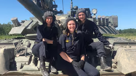 [ẢNH] Kíp lái toàn nữ chiến sĩ trên ‘chiến tăng bay’ T-80UE-1