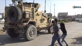 [Info] Bị phản bội, người Kurd ném khoai tây vào xe kháng mìn Mỹ trên đường rút lui